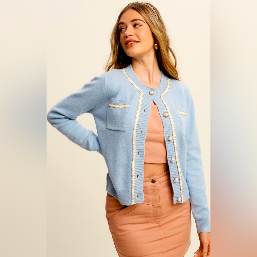 Super chic cardigan with pearl buttons. Knit lady jacket